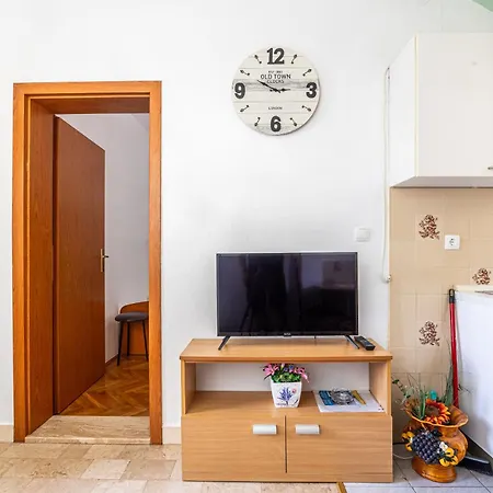 Josip Apartment *